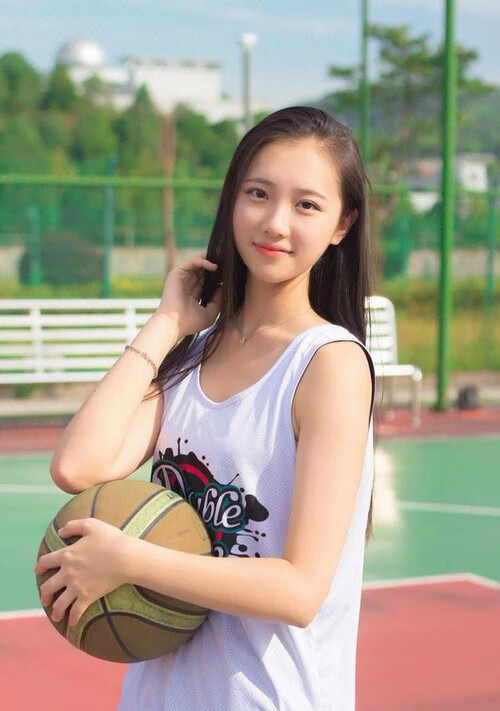 巴西女足在奥运会小组赛中与美国队激战，巴西女足奥运名单