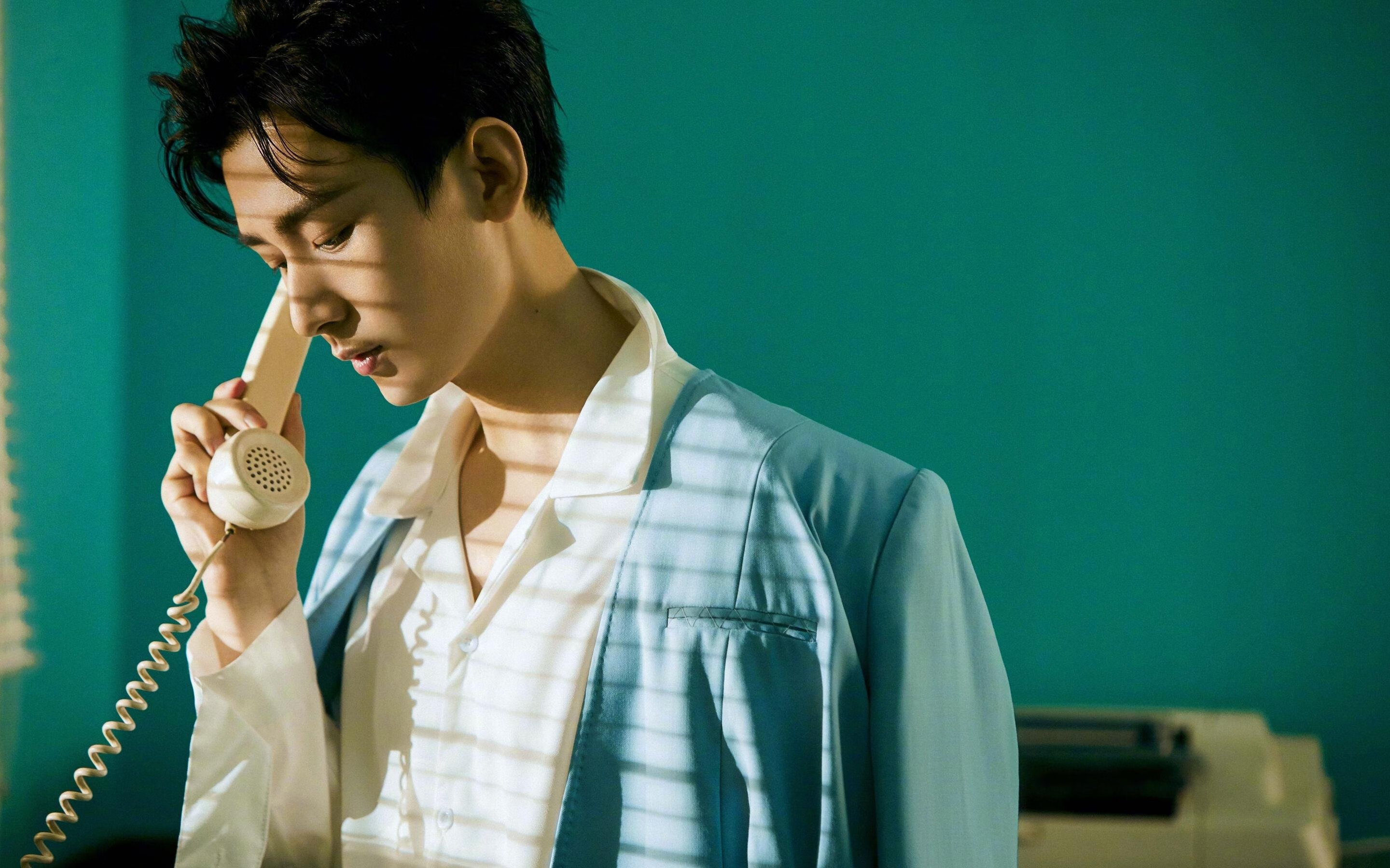 湖人替补球员赛场表现获媒体点赞，湖人替补席照片