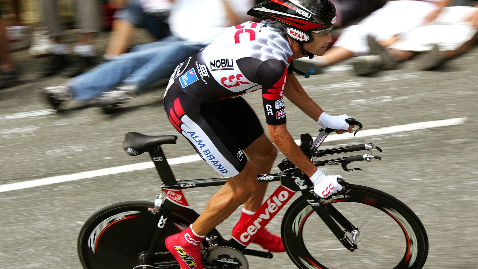 赛事的幕后支持——工作人员的辛勤付出，比赛幕后工作者